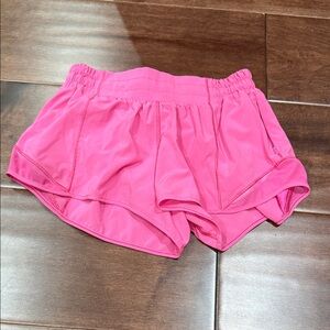 Lululemon Hotty Hot LR Short 2.5" *Lined size 4 - pinkish magenta